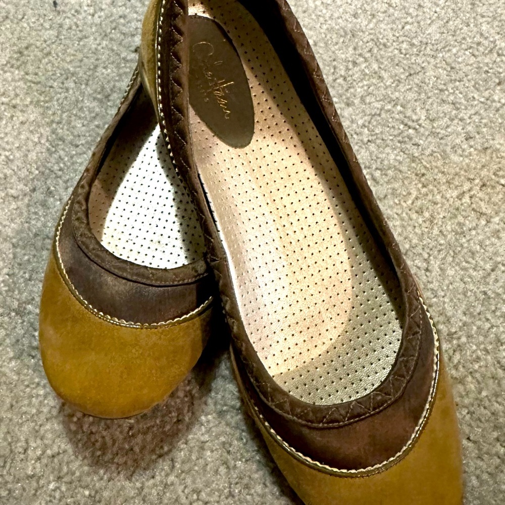 Size 8.5 Cole Haan/ Nike Air Shoes
